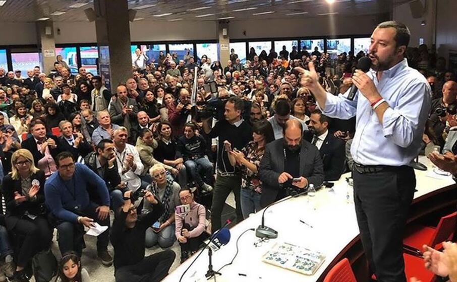 il comizio di salvini a tortol (ansa)