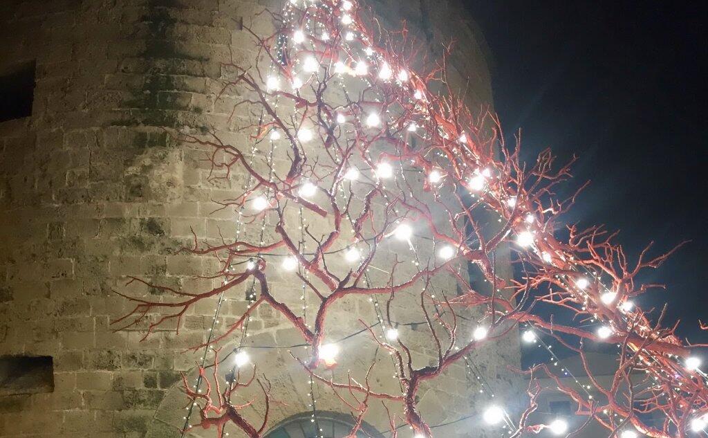 Coralli Di Luce L Originale Albero Di Natale Di Sughero E Smalti L Unione Sarda It
