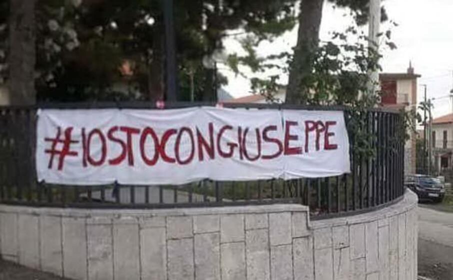 in paese uno striscione per giuseppe matarazzo (foto facebook)