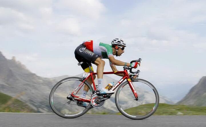 fabio aru in maglia tricolore (ansa)
