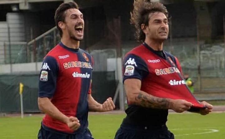 con davide astori nel 2013 in un match del cagliari contro il torino