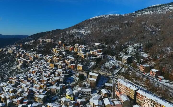 ad un altezza che varia dagli 800 ai 1000 metri sul livello del mare per desulo la neve non certo una novit