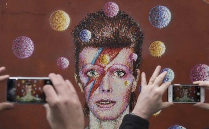 il successo arriva con l album the rise and fall of ziggy stardust and the spiders from mars