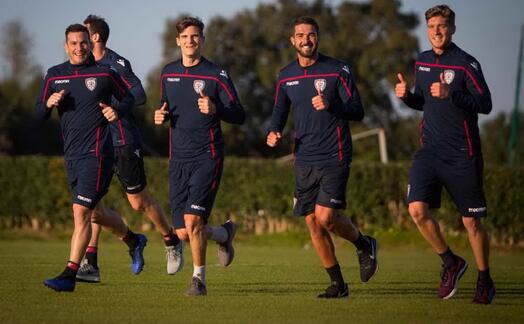 il cagliari in allenamento (foto cagliari calcio)