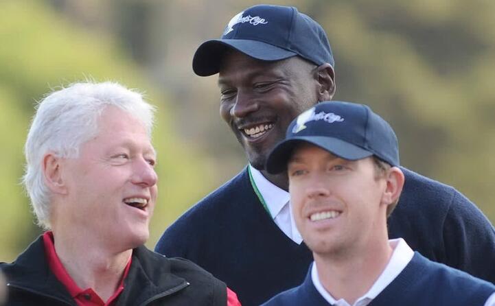 il golf uno dei suoi hobby preferiti (tutte le foto sono ansa)