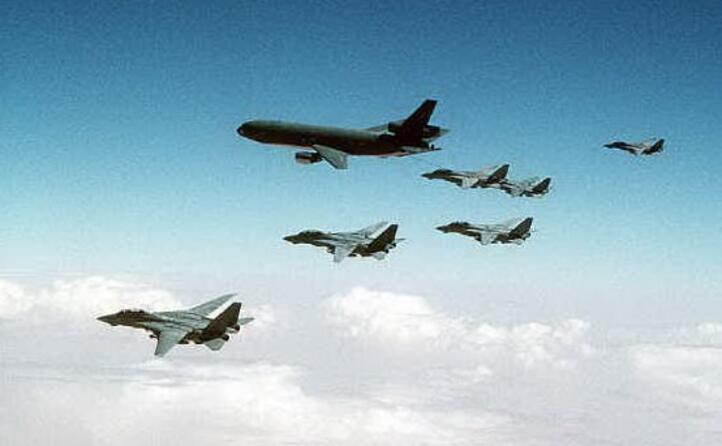 la pressione militare statunitense permette di creare basi usa nel paese iracheno