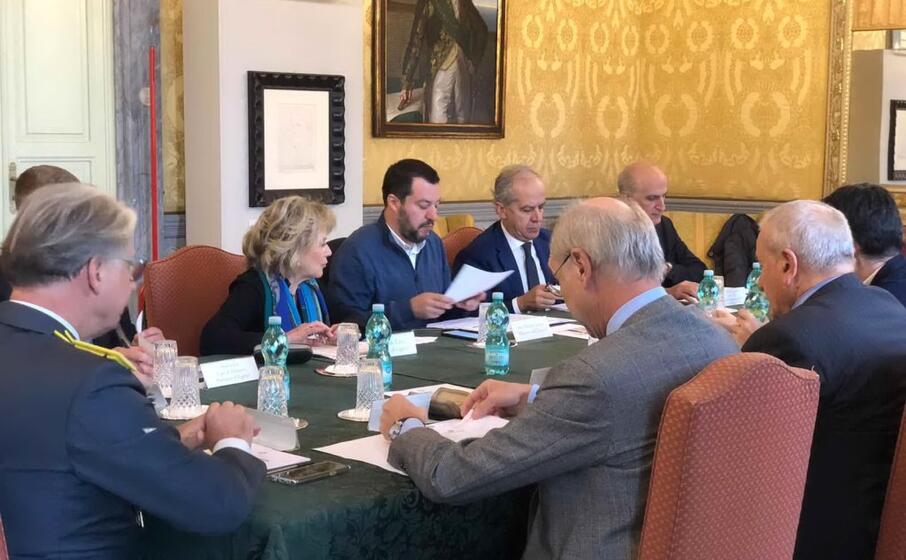 la riunione in prefettura (foto giuseppe meloni)