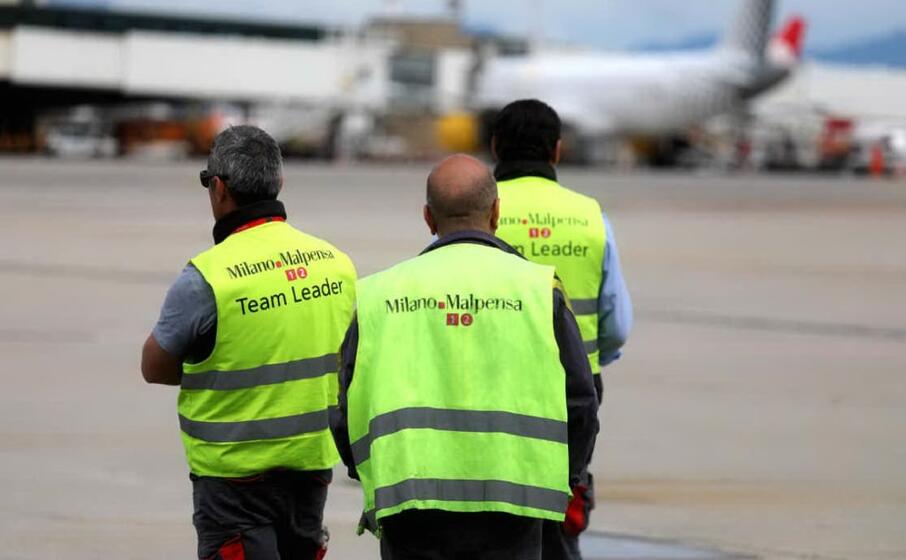 malpensa personale di terra all aeroporto (ansa)
