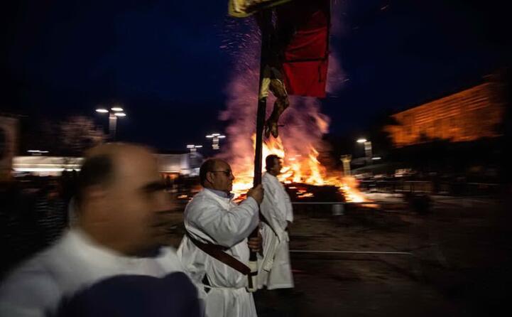 in questo rito religioso ognuno ha il suo ruolo preciso nello scatto di andreamarongiu_air_photography viene immortalato l inizio della processione ad ottana