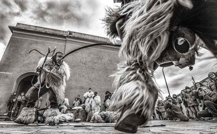 insieme a su boe su merdule una delle maschere di ottana la loro sfilata qui fotografata da piercarlomurru