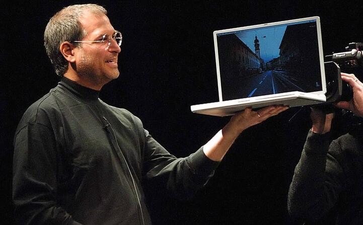 steve jobs presenta un computer decisamente pi recente