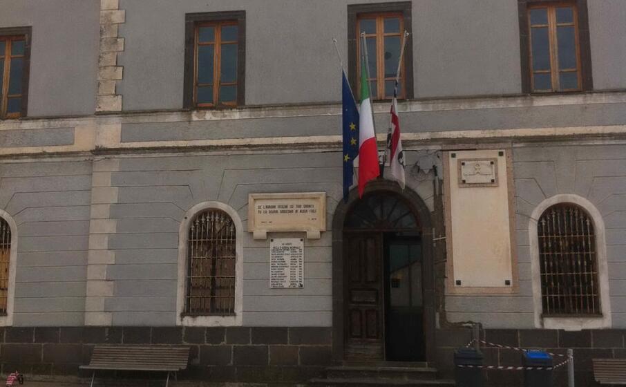 il municipio di sedilo (archivio l unione sarda)