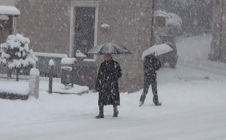 le grandi nevicate di queste ore hanno creato diversi disagi