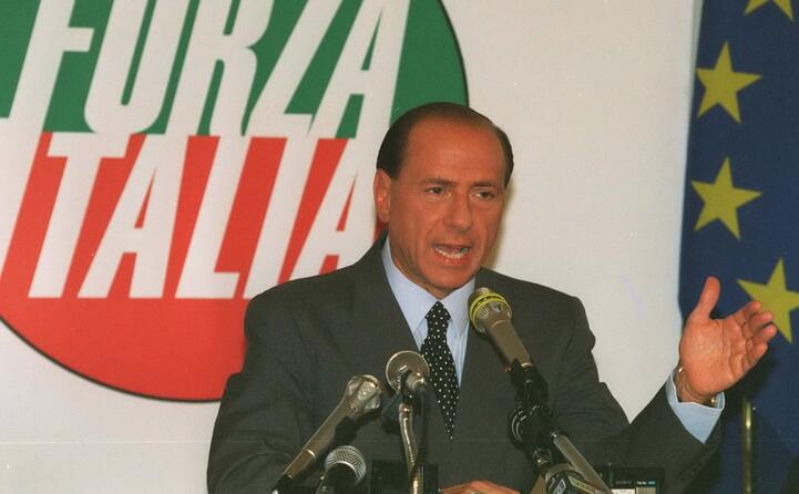 uno dei suoi primi comizi con forza italia
