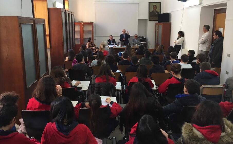 la presentazione del progetto alla scuola media manno