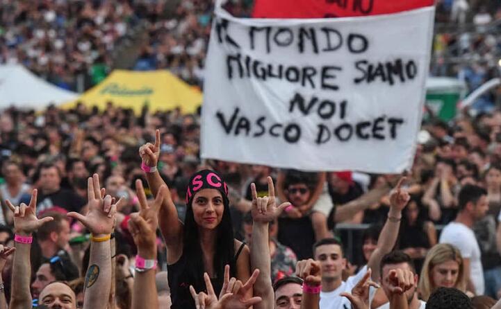 il pubblico a uno dei suoi concerti puntualmente esauriti