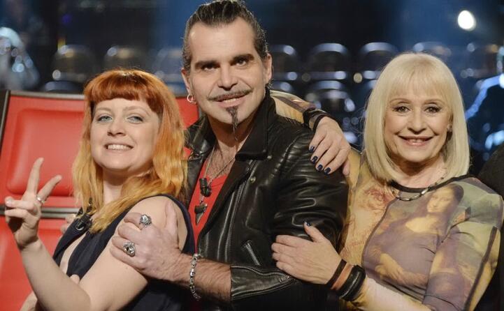 giudice di the voice of italy con noemi e raffaella carr