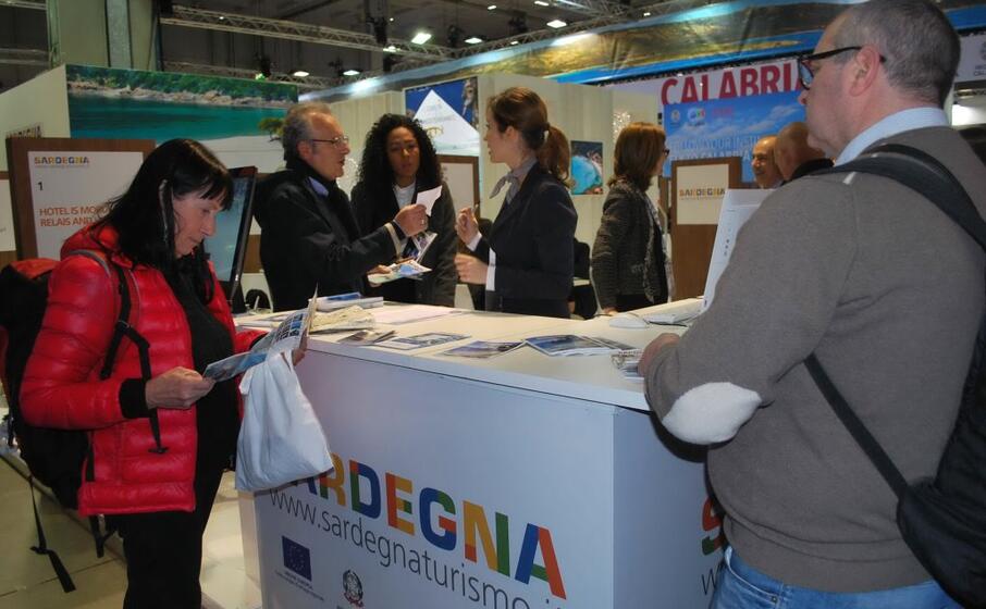 allestiti vari punti informativi