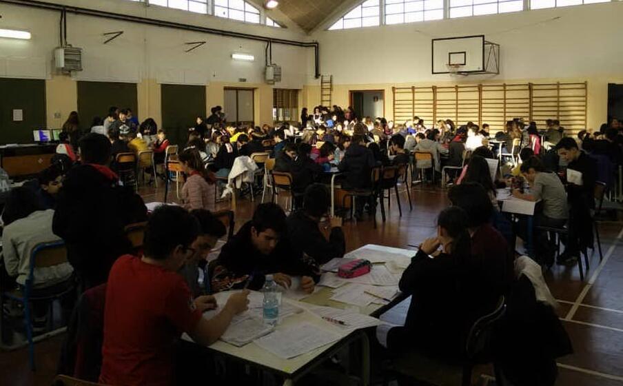 gli studenti nel corso delle gare (foto liceo pacinotti)