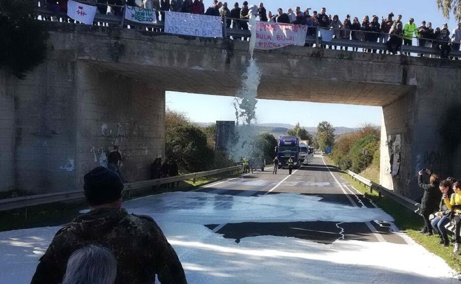 il latte versato dal cavalcavia