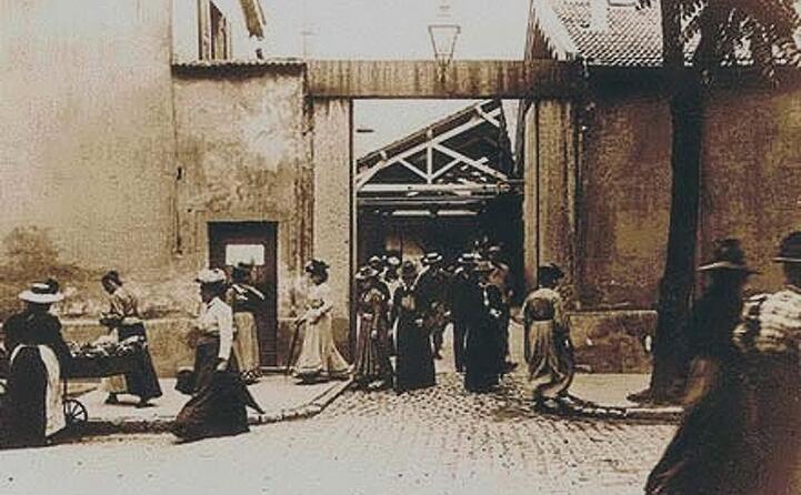 un fotogramma de l uscita dalle officine lumi re