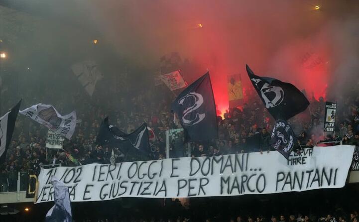 i tifosi del cesena gli dedicano uno striscione
