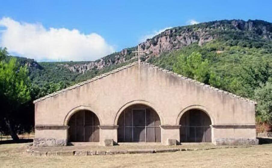 la chiesetta campestre di santa prisca a pau (foto antonio pintori)