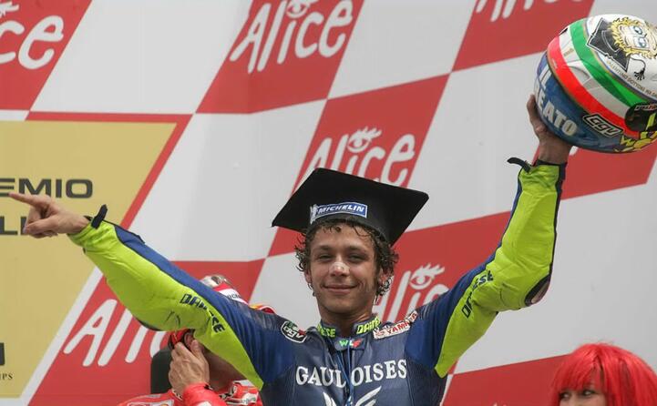 esulta dopo il trionfo nel gran premio d italia nel 2005 (ansa)