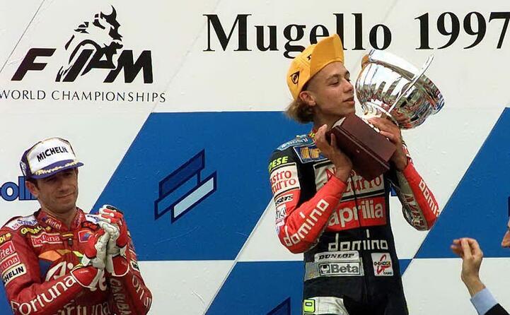nel 1997 vince il suo primo campionato mondiale nella 125 (foto wikimedia)