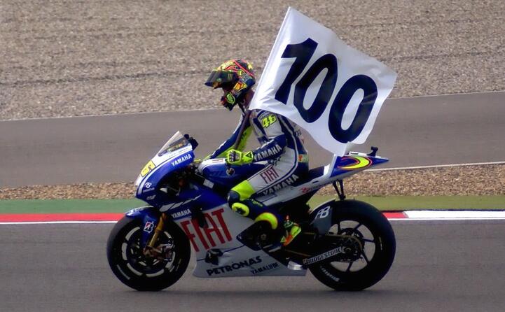 nel 2009 festeggia la sua centesima vittoria in moto gp (foto wikimedia)