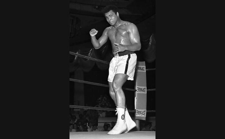 sconfigge inaspettatamente il campione in carica sonny liston