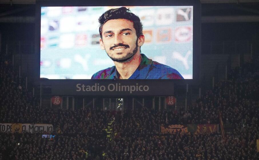 la foto di davide astori morto un anno fa allo stadio olimpico di roma (ansa)