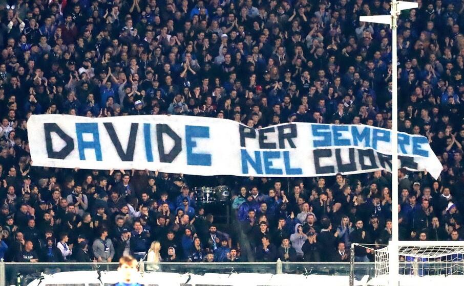 lo striscione dei supporters dell atalanta