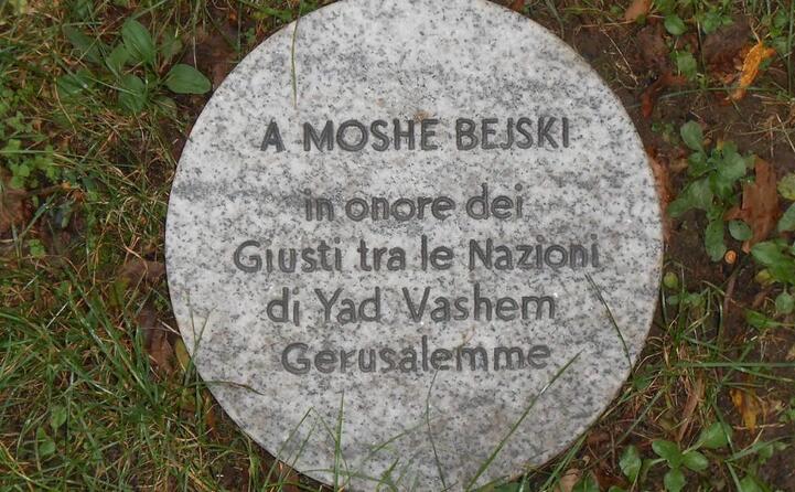 il cippo dedicato a moshe bejski