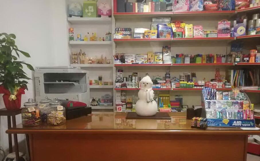 la cartoleria depredata (da facebook)
