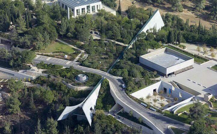 stato presidente della commissione dei giusti tra le nazioni di yad vashem