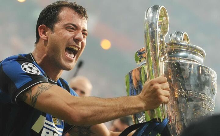 stankovic alza la champions league 2010