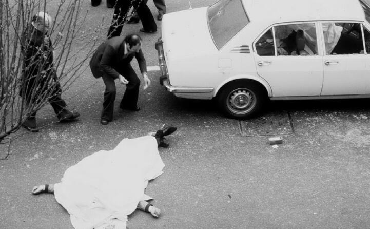 accaddeoggi 16 marzo 1978 un commando della brigate rosse in via fani rapisce aldo moro e uccide gli uomini della sua scorta