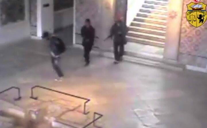 l ingresso dei terroristi armati nella struttura