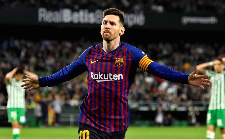 lionel messi affonda il betis siviglia con una tripletta (ansa)