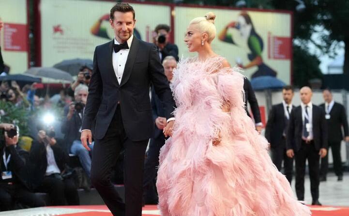 shallow colonna sonora di a star is born in cui recita con bradley cooper (tutte le foto sono ansa)
