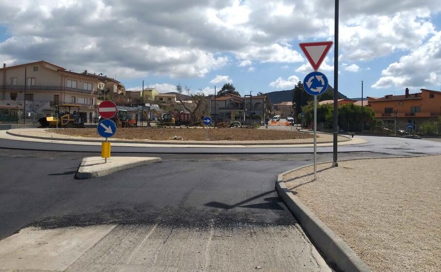 la nuova rotatoria in fase di ultimazione (l unione sarda farris)