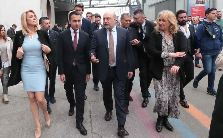 anche luigi di maio e la compagna alla kermesse di verona (ansa)