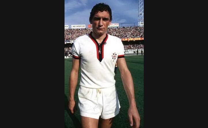con i sardi vince lo scudetto nel 1970