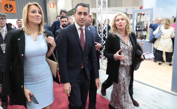 con la giornalista cagliaritana virginia saba (ansa)