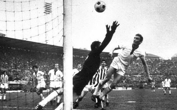 rombo di tuono questo il suo soprannome una leggenda del cagliari