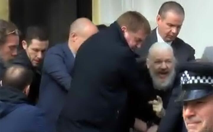 julian assange fondatore di wikileaks arrestato a londra (ansa)