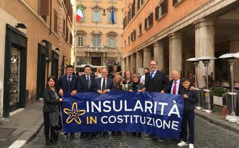 una delle manifestazioni pro insularit in costituzione (archivio l unione sarda)