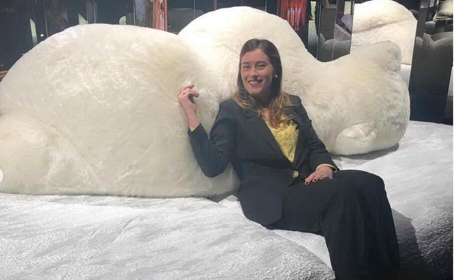 maria elena boschi al salone del mobile (da instagram)