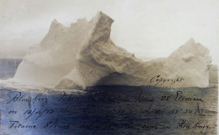 l iceberg fotografato dopo la tragedia